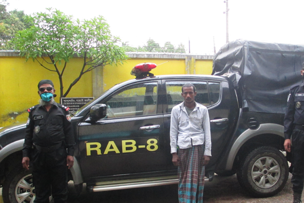 রাজবাড়ীতে অস্ত্রসহ ডাকাত আটক

