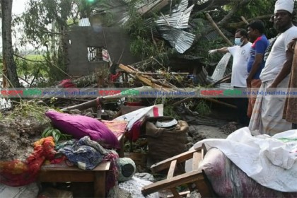 জয়পুরহাটে ঝড়ে লণ্ডভণ্ড ৪০ গ্রাম, মা-দুই শিশুসহ নিহত ৪