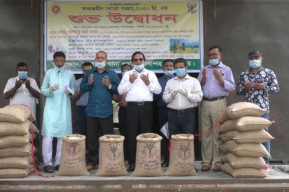 করোনা দুর্যোগে প্রত্যাশার চেয়েও বেশি কাজ করছেন মির্জা আজম