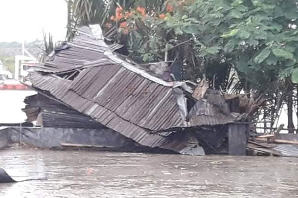 মোংলায় আকস্মিক 
ঝড়ে ঘরবাড়ি ক্ষতিগ্রস্ত