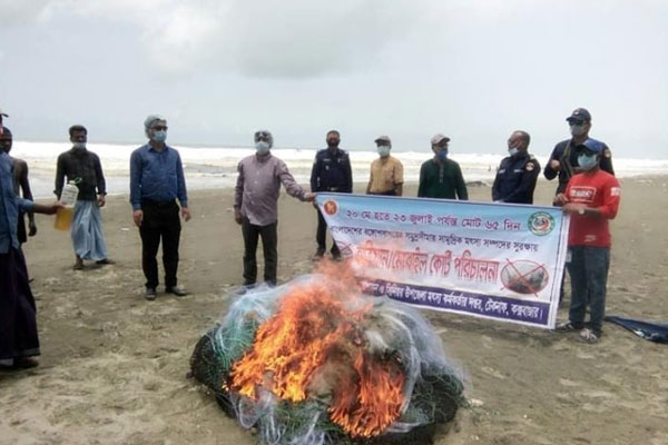 টেকনাফে বিপুল পরিমান অবৈধ কারেন্ট জাল ধ্বংস