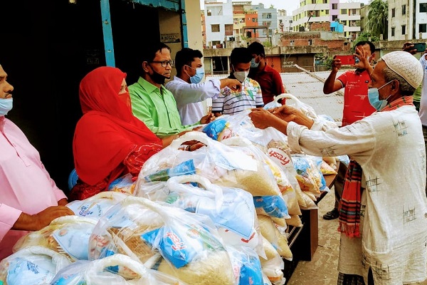 করোনা মোকাবিলায় ডিএনসিসি'র ৫ লক্ষাধিক পরিবারকে ত্রাণ বিতরণ