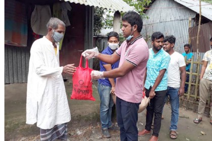 তিস্তায় মেয়ের লাশ ভাসিয়ে দেওয়া হতদরিদ্র পিতার পাশে ছাত্রসমাজ