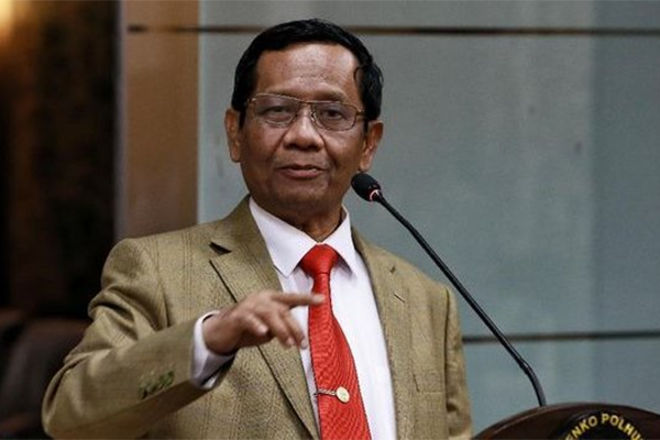 করোনাকে স্ত্রীর সঙ্গে তুলনা, তোপের মুখে ইন্দোনেশিয়ার মন্ত্রী