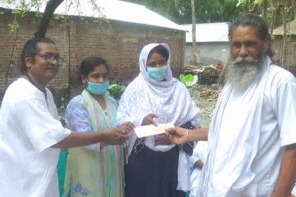 কুষ্টিয়ায় কর্মহীন সাধু, বাউল ও যন্ত্র শিল্পীদের মাঝে অর্থ সহায়তা