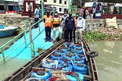 কালাবদর নদী থেকে ট্রলার বোঝাই গলদা চিংড়ির ৭ লাখ পিস রেনুপোনা জব্দ