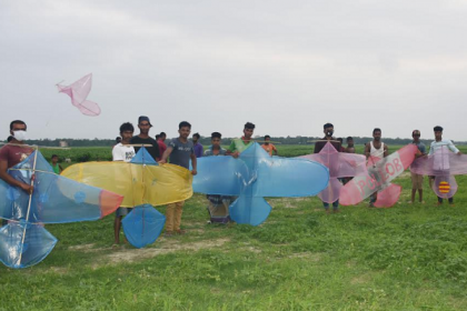করোনার অবসাদ থেকে মুক্তি পেতে রাজবাড়ীতে ঘুড়ি উৎসব
