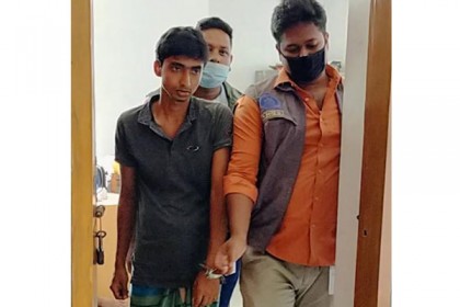 ঝিনাইদহে প্রতারণার অভিযোগে যুবক গ্রেফতার