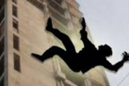 কলাপাড়ায় ছাদ থেকে পড়ে ইলেক্ট্রিশিয়ানের মৃত্যু 