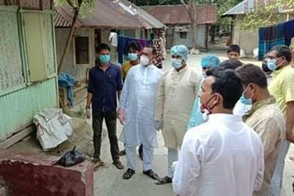 নোয়াখালীতে করোনা রোগীদের দেখতে গেলেন বিএনপি নেতারা
