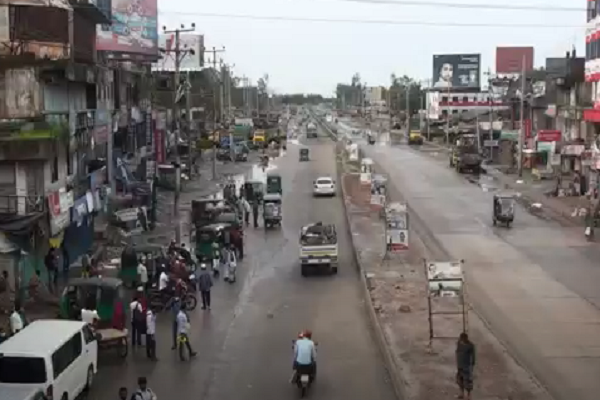 সংক্রমণ ঝুঁকি নিয়েই বিভিন্ন পন্থায় রাজধানী ফিরছে মানুষ