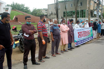 সিলেটে ভাড়া মওকুফের দাবিতে মানববন্ধন