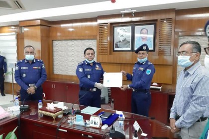 করোনাযুদ্ধে শহীদ পুলিশ সদস্যদের পরিবারকে ওয়ালটনের অনুদান