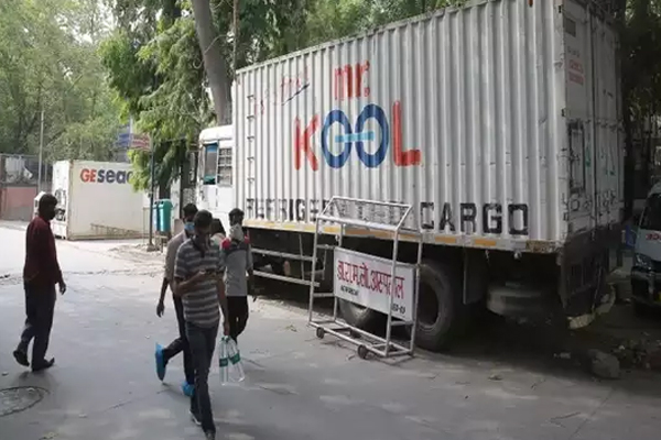করোনা বিধ্বস্ত দিল্লির মর্গে জায়গা সংকট, কন্টেনারই এখন ভরসা