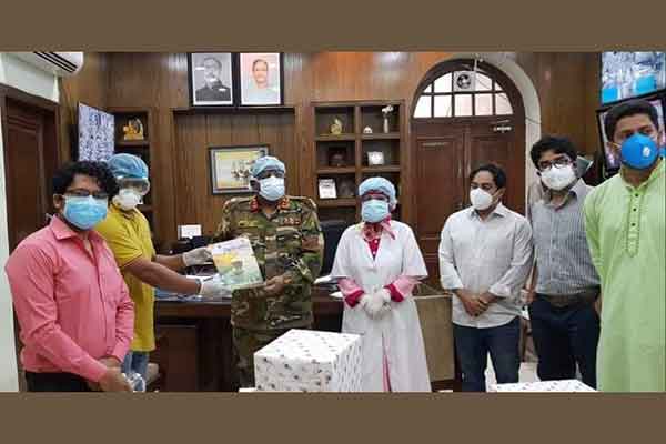 ঢামেক হাসপাতালের ভাইরোলজী বিভাগে সুরক্ষা সামগ্রী উপহার 