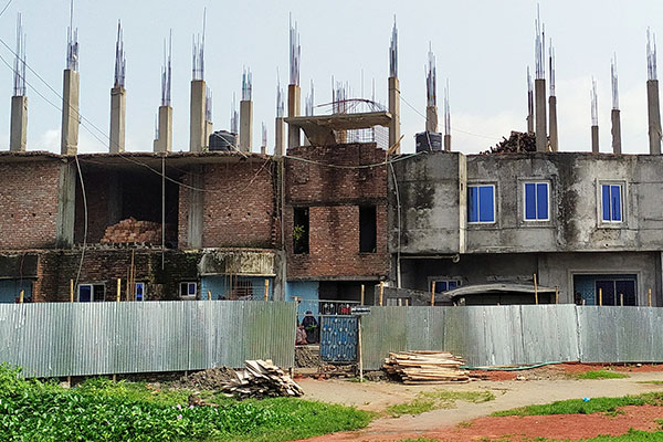 সিদ্ধিরগঞ্জে প্রবাসীর বাড়ির নির্মাণকাজে বাধার অভিযোগ