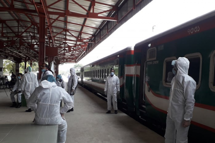 ৬৬ দিন পর স্বাস্থ্যবিধি মেনে ছাড়লো পঞ্চগড় এক্সপ্রেস