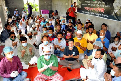 বগুড়ায় জিয়াউর রহমানের মৃত্যুবার্ষিকীতে এতিমদের মাঝে খাবার বিতরণ 