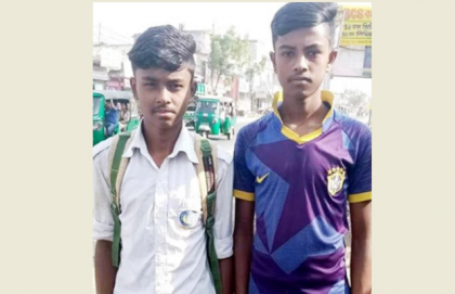    
রিকশা চালিয়ে বাবা ছেড়ে যাওয়া দুই ভাইয়ের এসএসসি পাস