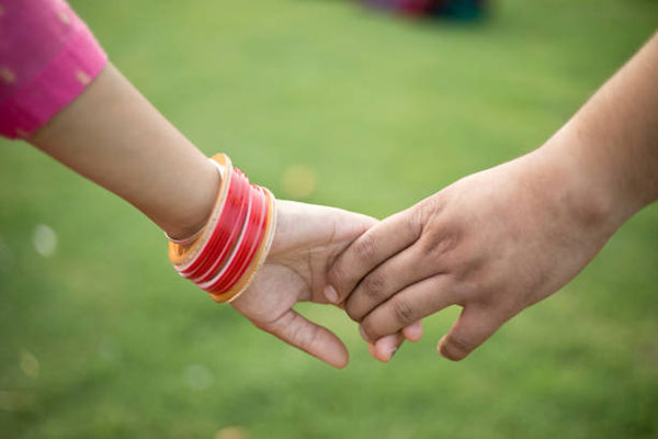 রাজশাহীতে আওয়ামী লীগ কর্মীর স্ত্রীকে নিয়ে বিএনপি নেতা উধাও!