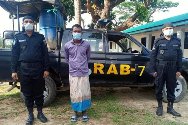 টেকনাফে গহীন পাহাড় থেকে ১ লাখ ইয়াবাসহ আটক ১