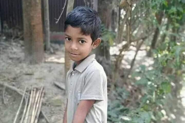 কুমিল্লায় গোয়াল ঘরে স্কুল ছাত্রের লাশ, সৎ মা আটক