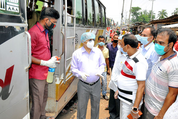 
৬৭ দিন পর অর্ধেক যাত্রী নিয়ে বগুড়া থেকে বাস চলাচল শুরু