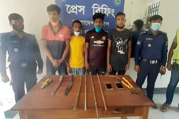 রাজশাহীতে ডাকাতির প্রস্তুতিকালে অস্ত্রসহ চার যুবক গ্রেফতার