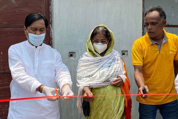 নীলফামারী শহরের বস্তিবাসীরা পেলো স্যানিটারি ল্যাট্রিন