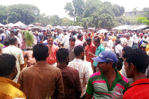 ঠাকুরগাঁওয়ে সরকারি নির্দেশনা না মেনেই বসছে গবাদিপশুর হাট