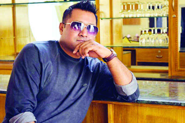 নতুন দুই গান নিয়ে কমল