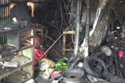 ঝিনাইদহে আগুনে পুড়ে ৪ দোকান ভস্মীভূত

