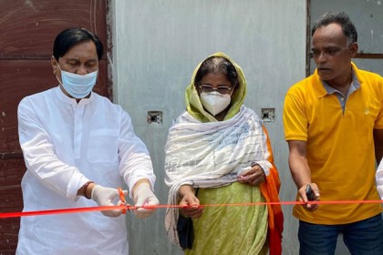 নীলফামারী শহরের বস্তিবাসীরা পেলো স্যানিটারি ল্যাট্রিন