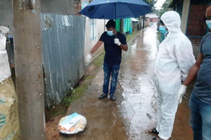 ভালুকায় করোনা রোগীদের বাসায় ফলের ঝুড়ি পাঠালো ছাত্রলীগ