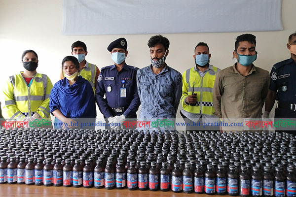 সিদ্ধিরগঞ্জে এক হাজার বোতল ফেনসিডিলসহ গ্রেফতার ৩