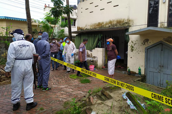 পাবনায় স্ত্রী-কন্যাসহ সাবেক ব্যাংক কর্মকর্তার লাশ উদ্ধার