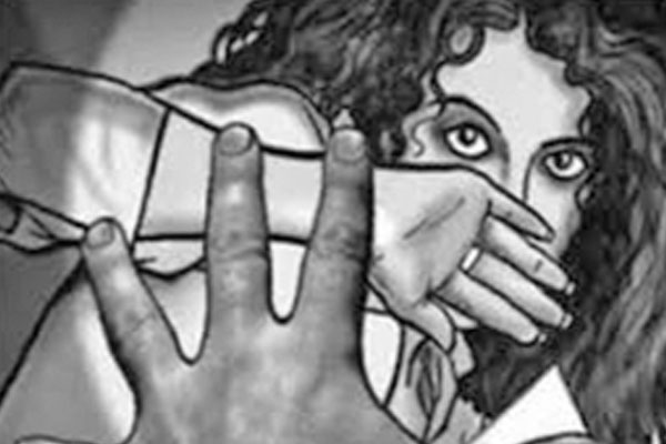 স্বামী পরিত্যক্তকে রাতভর পালাক্রমে ধর্ষণ, আটক ৩