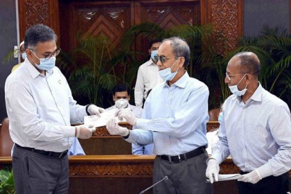 প্রধানমন্ত্রীর ত্রাণ তহবিলে সাড়ে ৯ কোটি টাকা দিলো বিএলএফসিএ