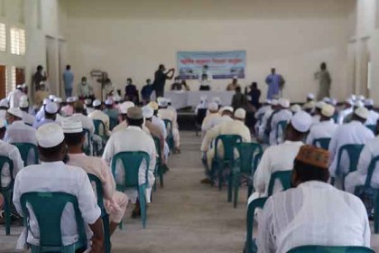 শরীয়তপুরে মসজিদে মসজিদে প্রধানমন্ত্রীর আর্থিক অনুদান বিতরণ