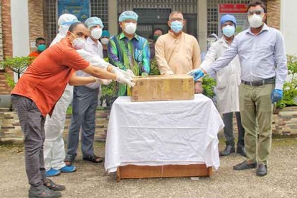 সিলেট করোনা হাসপাতালে পররাষ্ট্রমন্ত্রীর ভেন্টিলেটর উপহার