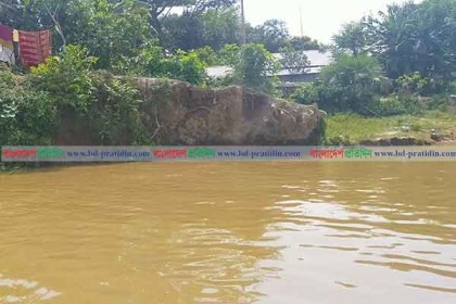 গোমতীর ভাঙনের কবলে বসতবাড়ি, হুমকির মুখে মসজিদ-স্কুল 