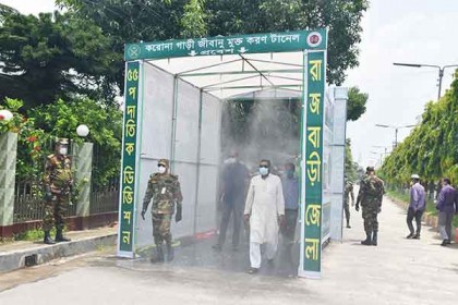 রাজবাড়ীতে সেনাবাহিনীর উদ্যোগে জীবাণুমুক্ত টানেল