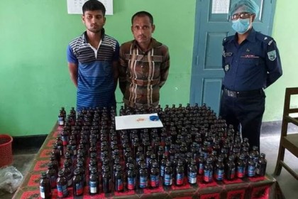 দিনাজপুরে অভিনব কায়দায় ফেনসিডিল ও ইয়াবা পাচারের সময় আটক ২