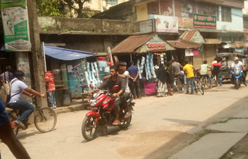 চাঁপাইনবাবগঞ্জে মানা হচ্ছে না স্বাস্থ্যবিধি