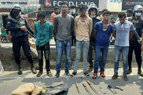 নারায়ণগঞ্জে ব্যাংক ডাকাতির প্রস্তুতিকালে ৬ দুর্ধর্ষ ডাকাত আটক