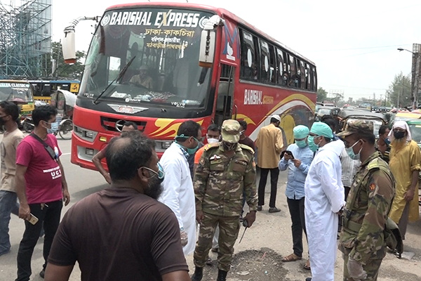 বাস টার্মিনালে কম উঠিয়ে পথে অতিরিক্ত যাত্রী বহন, লঞ্চেও নেই শারীরিক দূরত্ব