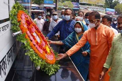 ৬ দফা দিবস উপলক্ষে রাজশাহীতে বঙ্গবন্ধুর প্রতিকৃতিতে শ্রদ্ধা