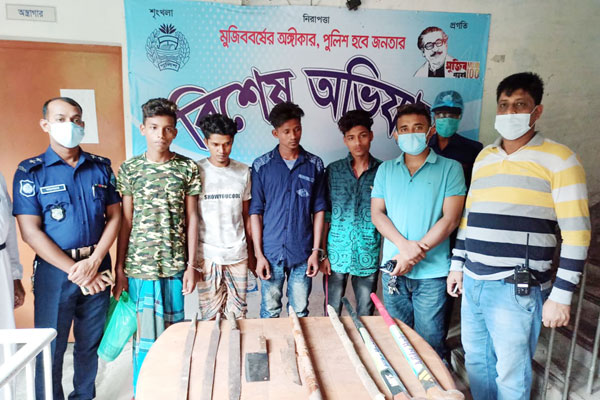 নাঙ্গলকোটে ডাকাতির প্রস্তুতিকালে আটক ৪