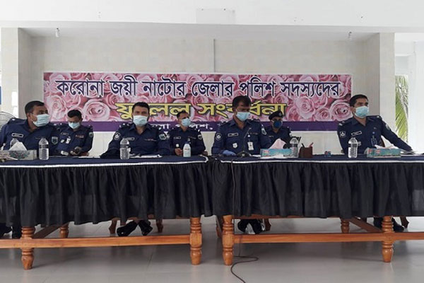 নাটোরে করোনা জয়ী ২৩ পুলিশ সদস্যকে ফুলেল সংবর্ধনা