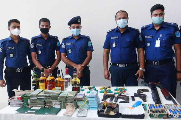 ফরিদপুর জেলা আওয়ামী লীগ সভাপতির বাড়িতে হামলায় আটক ৯